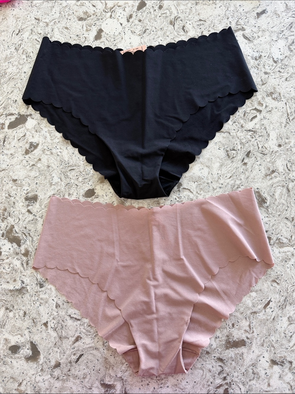 NWT VICTORIA SECRET Scalloped Edge Seamless Bikini Set - Black & BEIGE